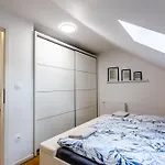 Apartma Greg's House *