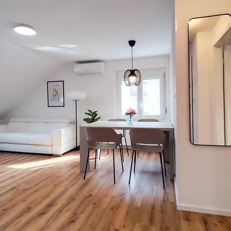 아파트 Greg's House *